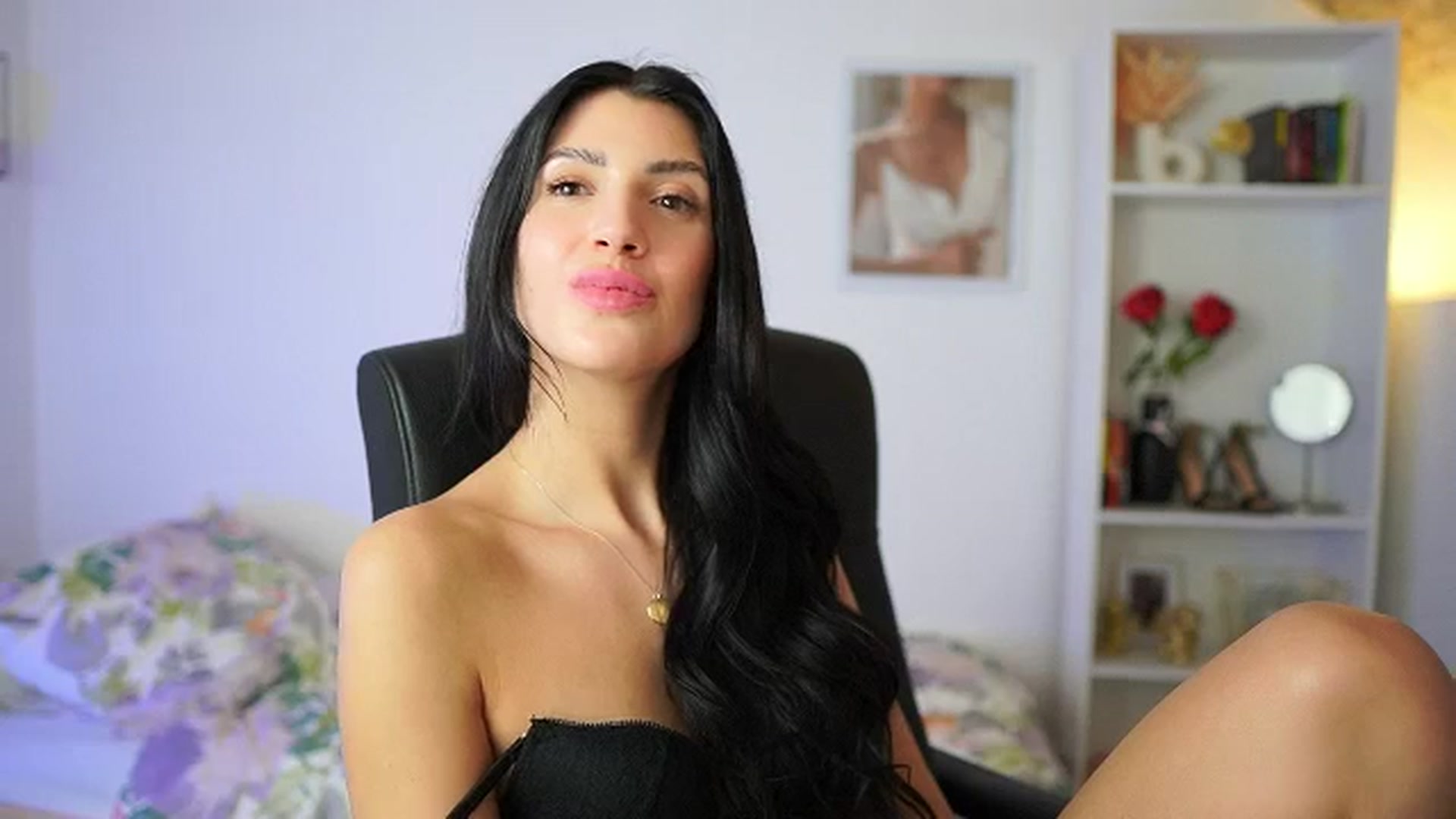 Gallery image thumbnail from Julia_Roca's myfreecams stream on, 04/04/2024, 17:13 image 7 of 20