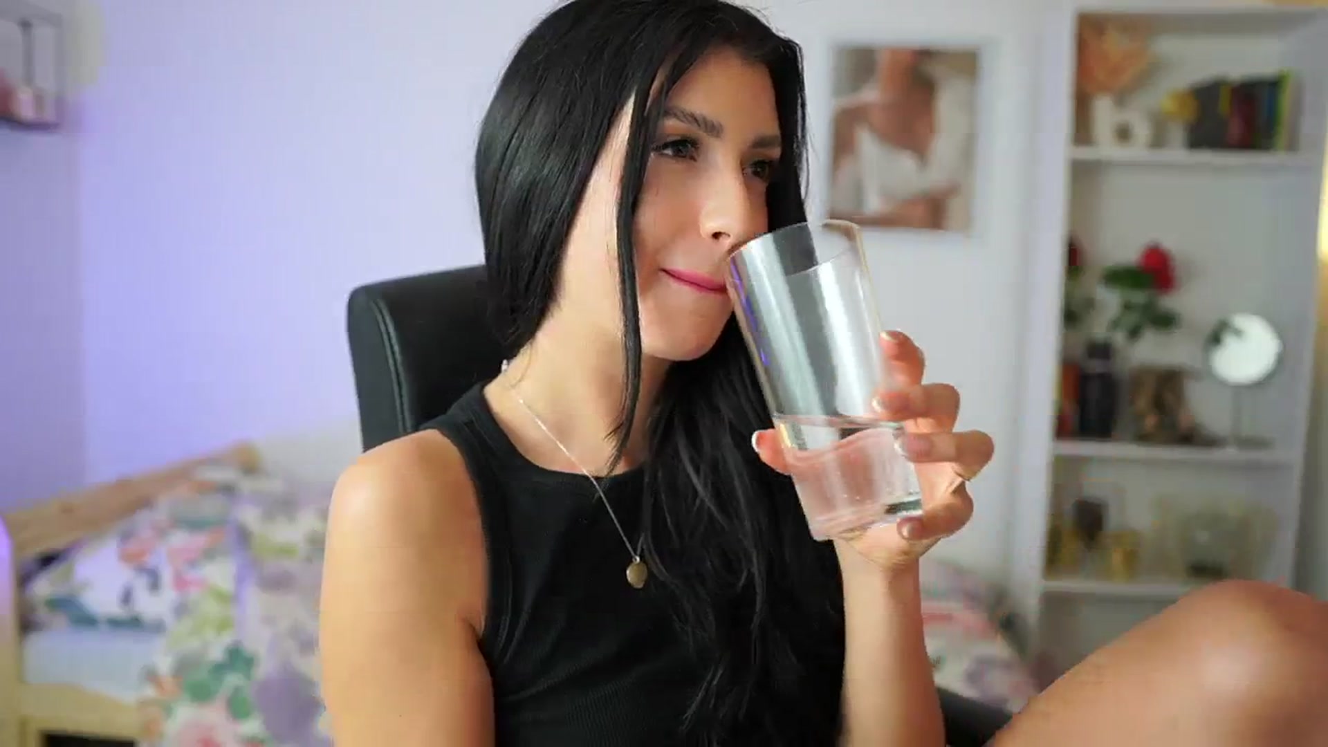 Gallery image thumbnail from Julia_Roca's myfreecams stream on, 04/05/2024, 15:24 image 13 of 20