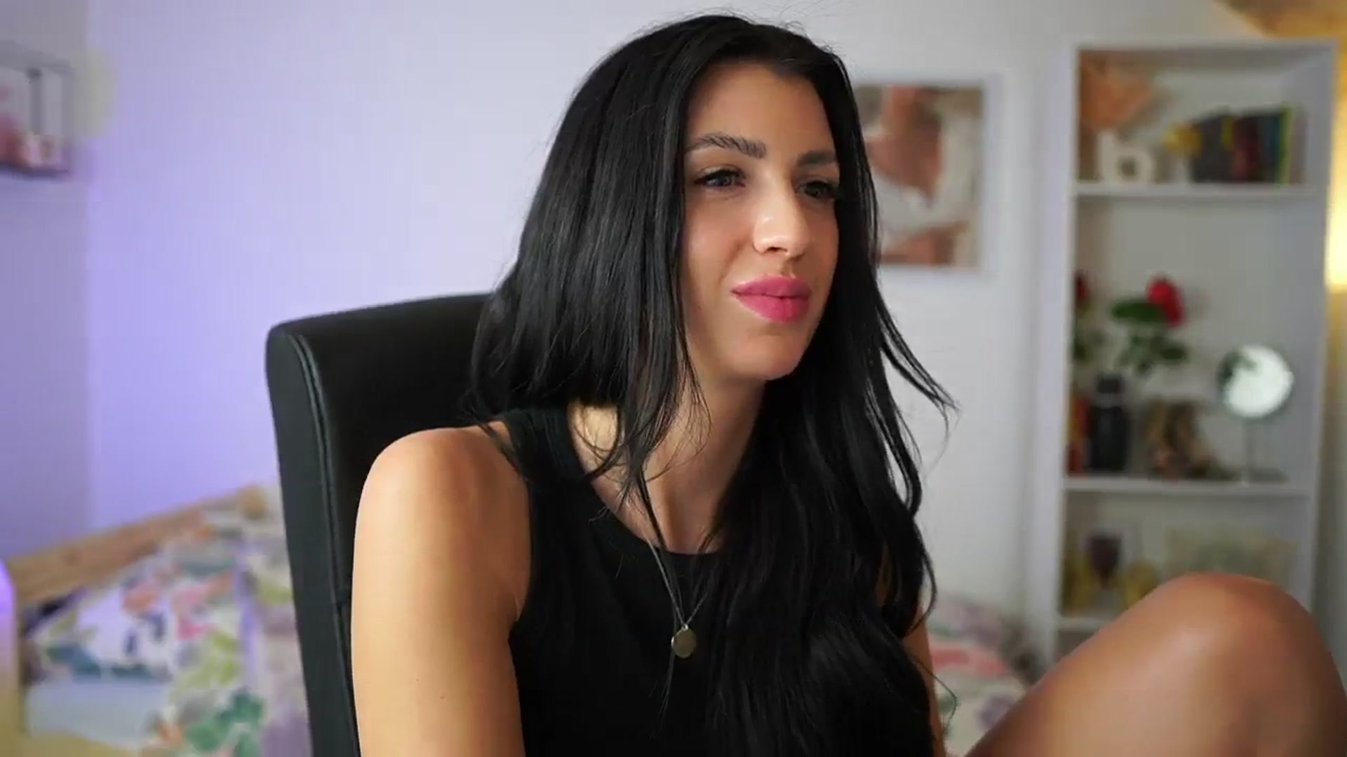 Gallery image thumbnail from Julia_Roca's myfreecams stream on, 04/05/2024, 15:49 image 11 of 20