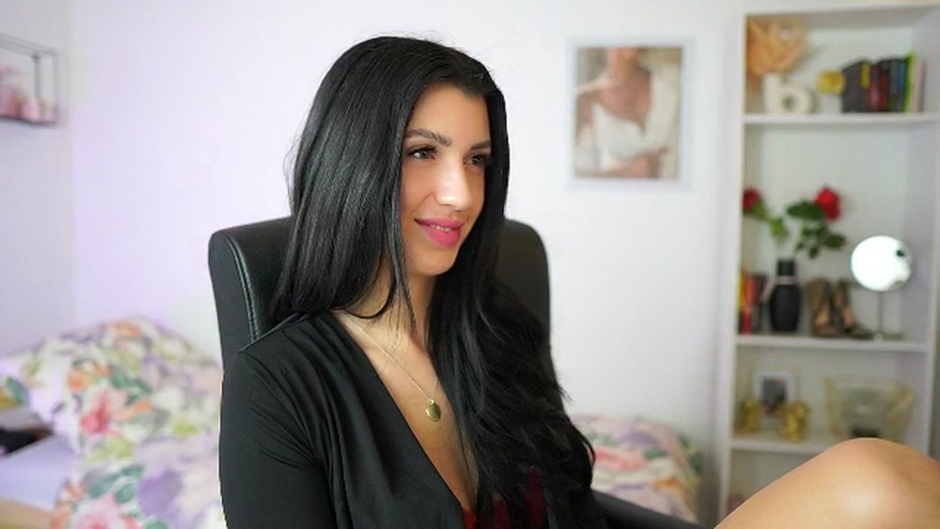 Gallery image thumbnail from Julia_Roca's myfreecams stream on, 04/06/2024, 09:47 image 3 of 20