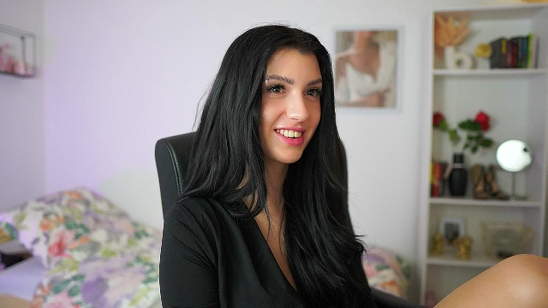 Gallery image thumbnail from Julia_Roca's myfreecams stream on, 04/06/2024, 09:47 image 10 of 20