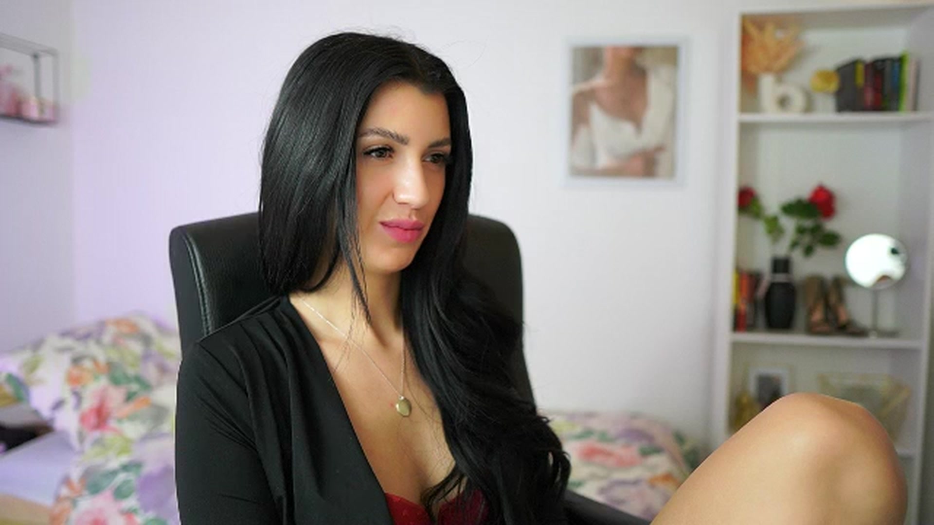 Gallery image thumbnail from Julia_Roca's myfreecams stream on, 04/06/2024, 09:47 image 1 of 20