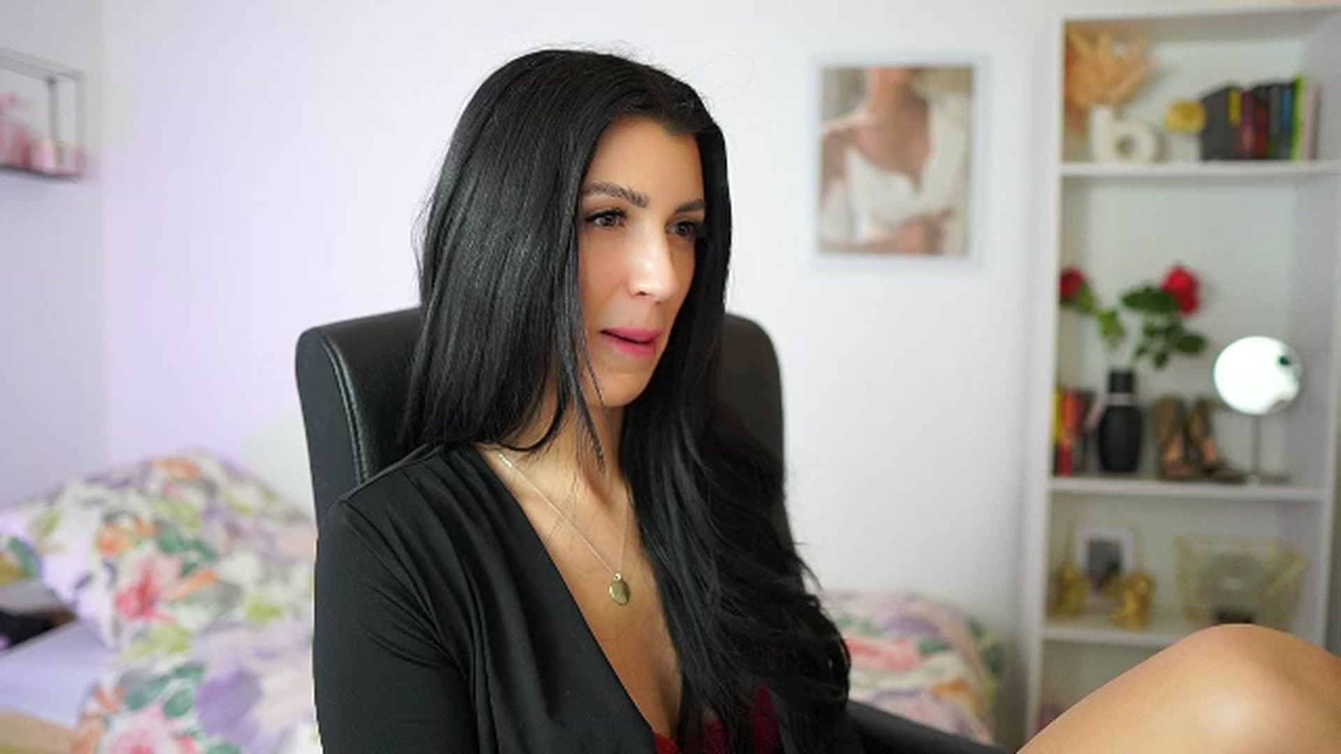 Gallery image thumbnail from Julia_Roca's myfreecams stream on, 04/06/2024, 09:47 image 2 of 20