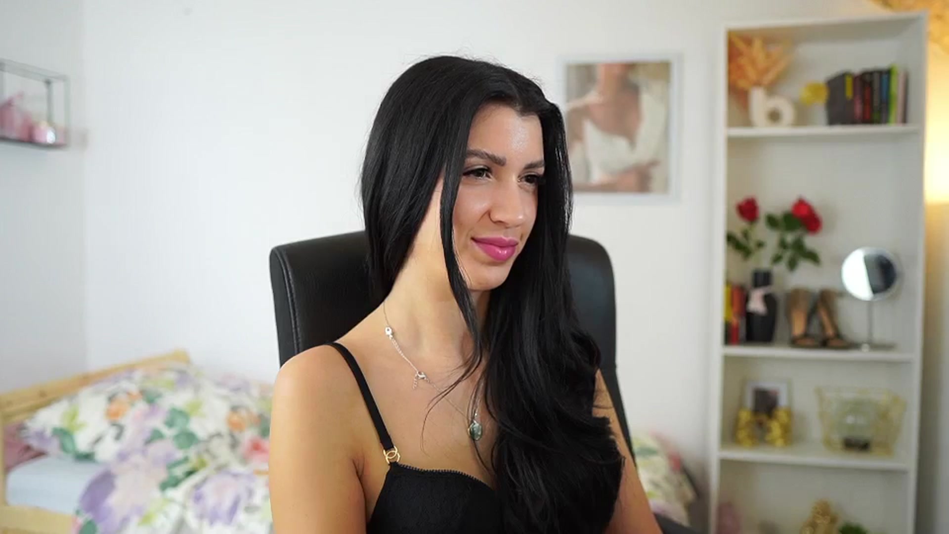Gallery image thumbnail from Julia_Roca's myfreecams stream on, 04/07/2024, 14:43 image 7 of 20