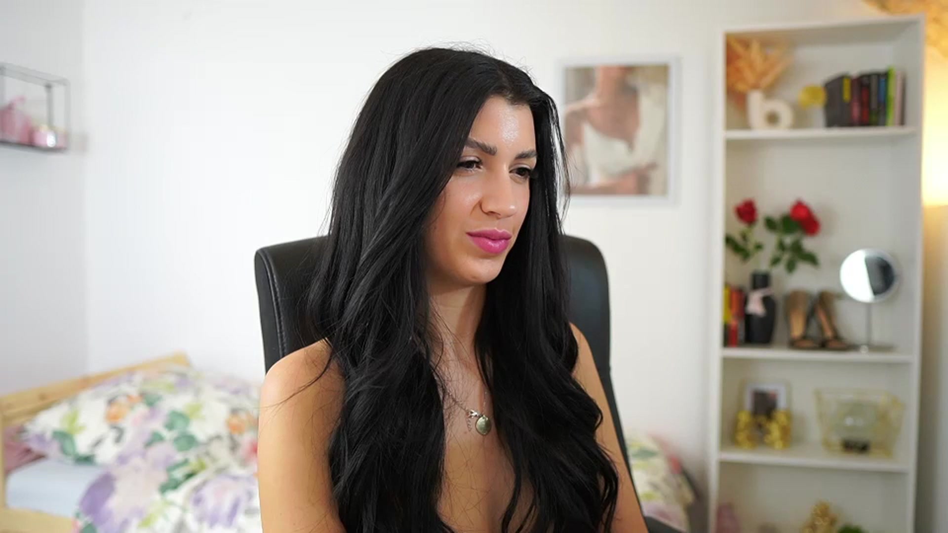 Gallery image thumbnail from Julia_Roca's myfreecams stream on, 04/07/2024, 14:43 image 13 of 20