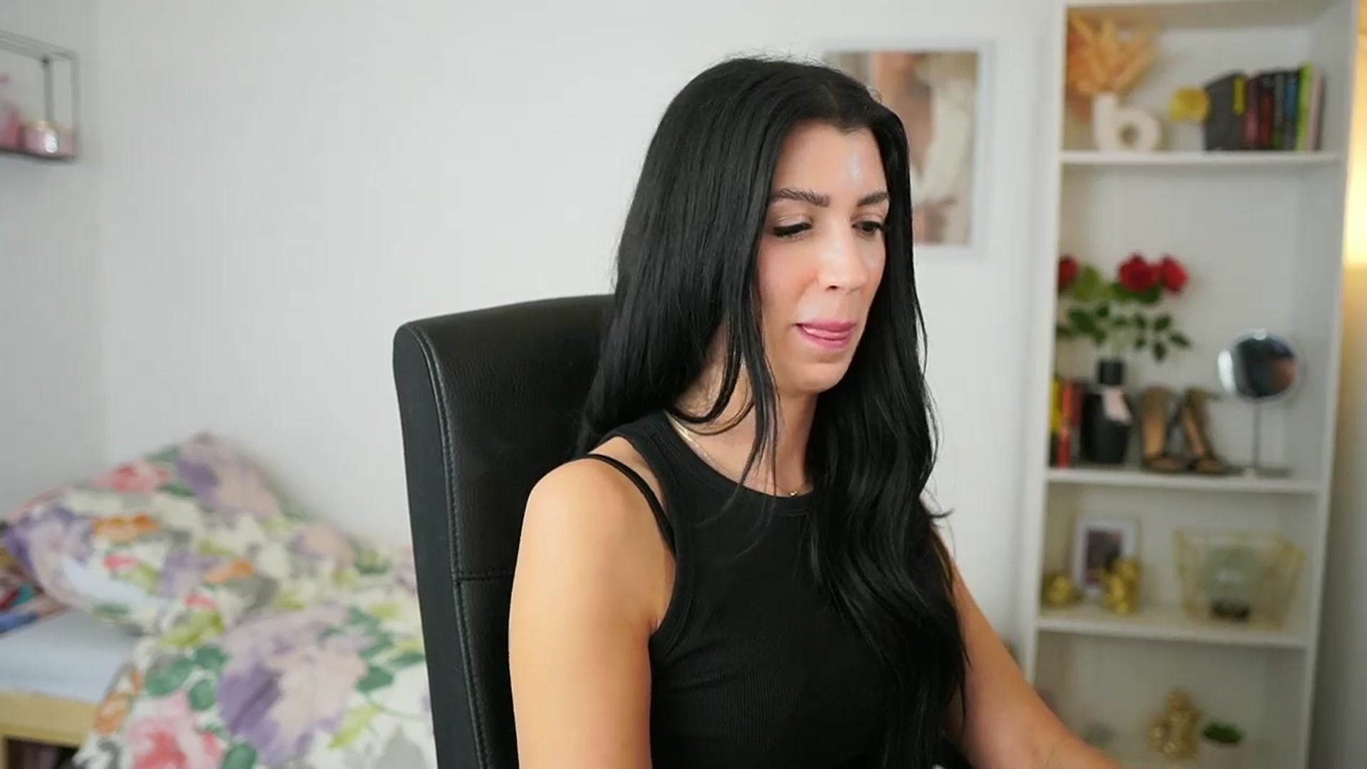 Gallery image thumbnail from Julia_Roca's myfreecams stream on, 04/11/2024, 15:37 image 8 of 20