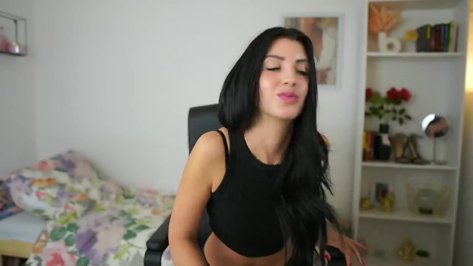 Gallery image thumbnail from Julia_Roca's myfreecams stream on, 04/11/2024, 15:37 image 6 of 20
