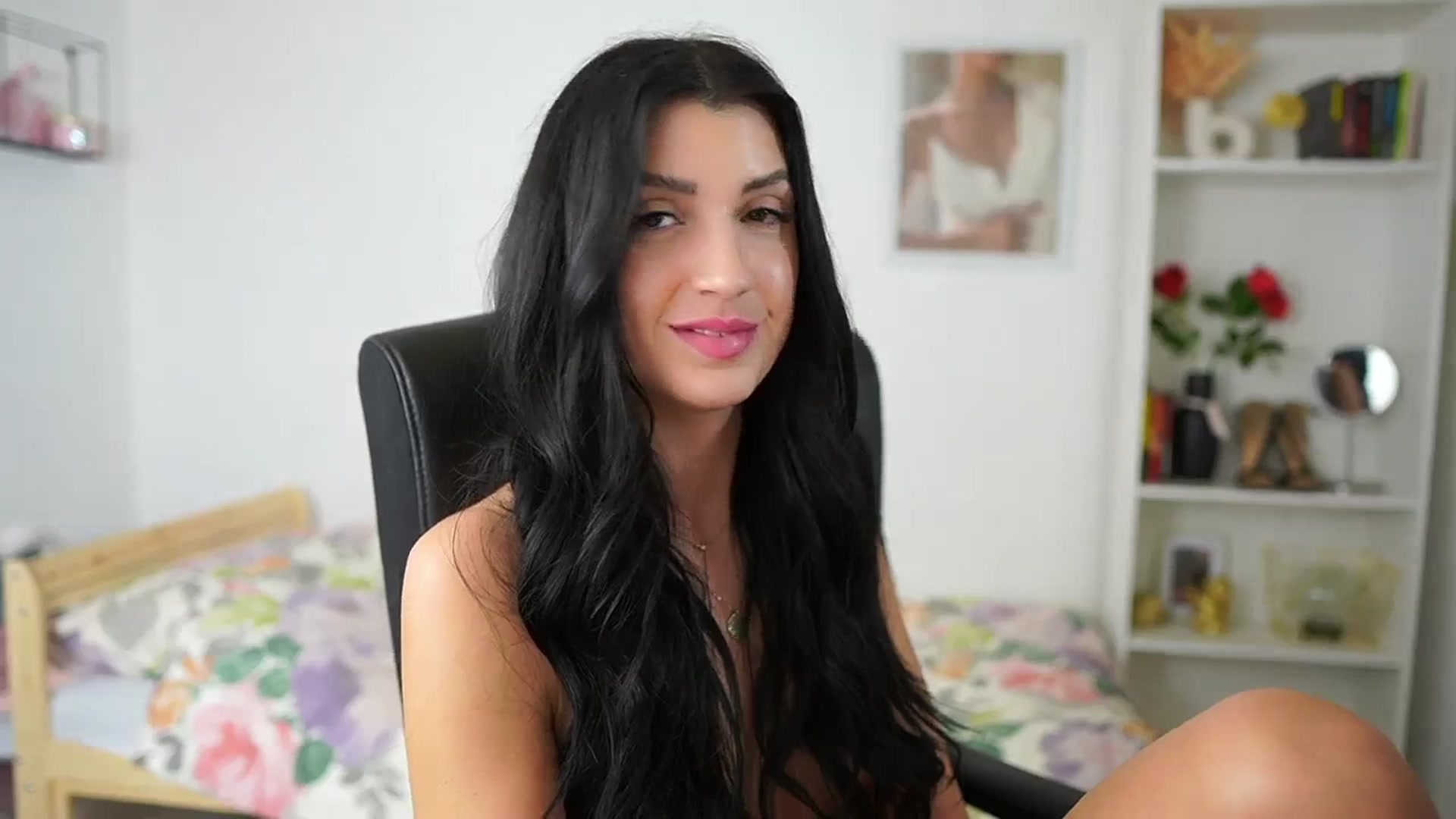 Gallery image thumbnail from Julia_Roca's myfreecams stream on, 04/13/2024, 16:43 image 15 of 20
