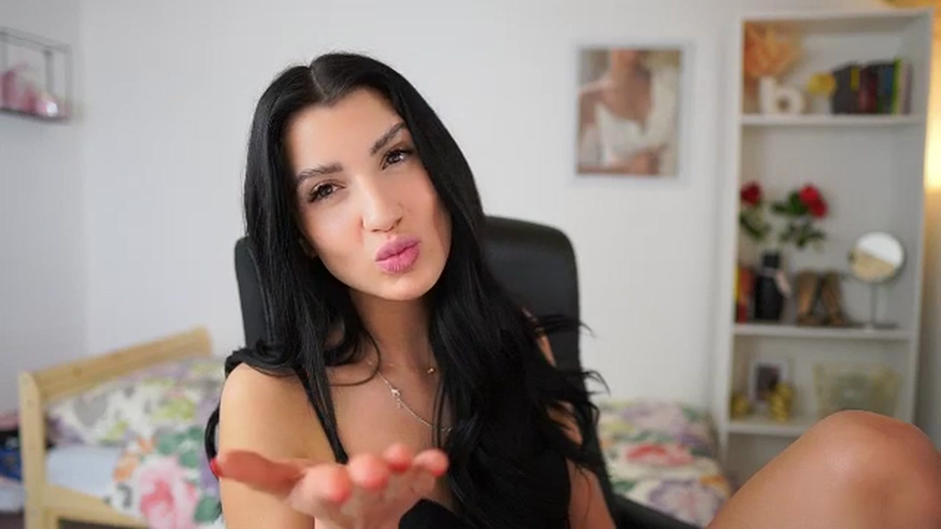 Gallery image thumbnail from Julia_Roca's myfreecams stream on, 04/14/2024, 14:59 image 19 of 20