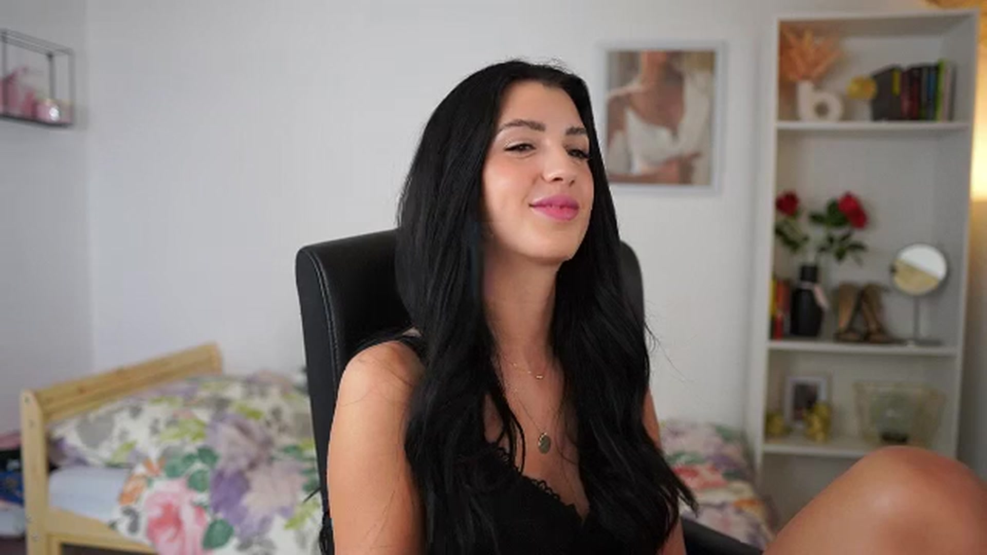 Gallery image thumbnail from Julia_Roca's myfreecams stream on, 04/14/2024, 14:59 image 5 of 20