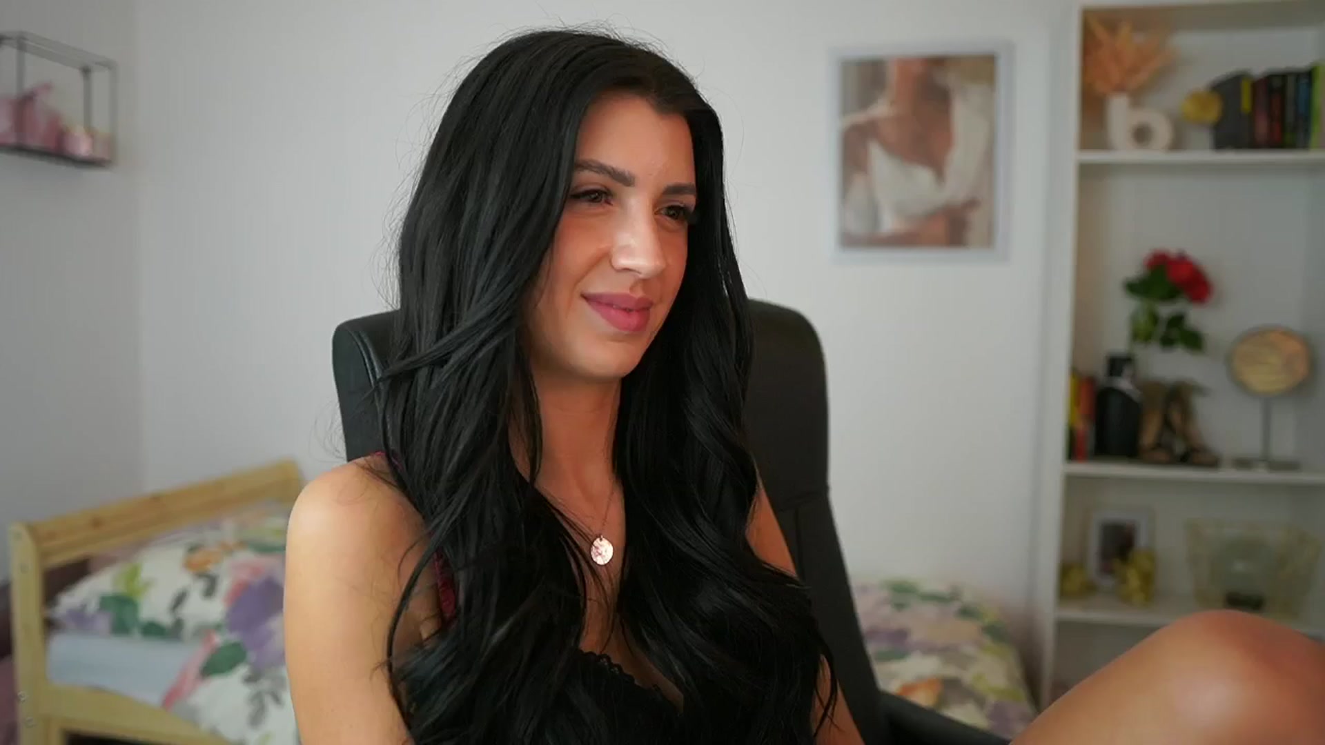 Gallery image thumbnail from Julia_Roca's myfreecams stream on, 04/26/2024, 12:27 image 3 of 20