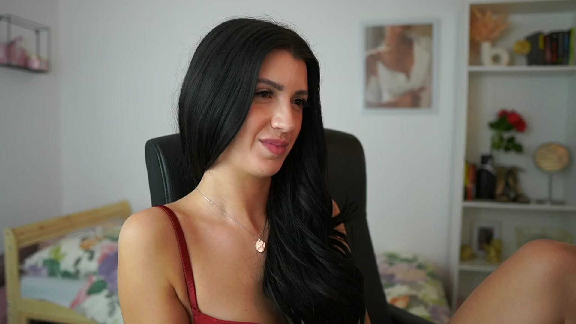 Gallery image thumbnail from Julia_Roca's myfreecams stream on, 04/26/2024, 12:27 image 6 of 20