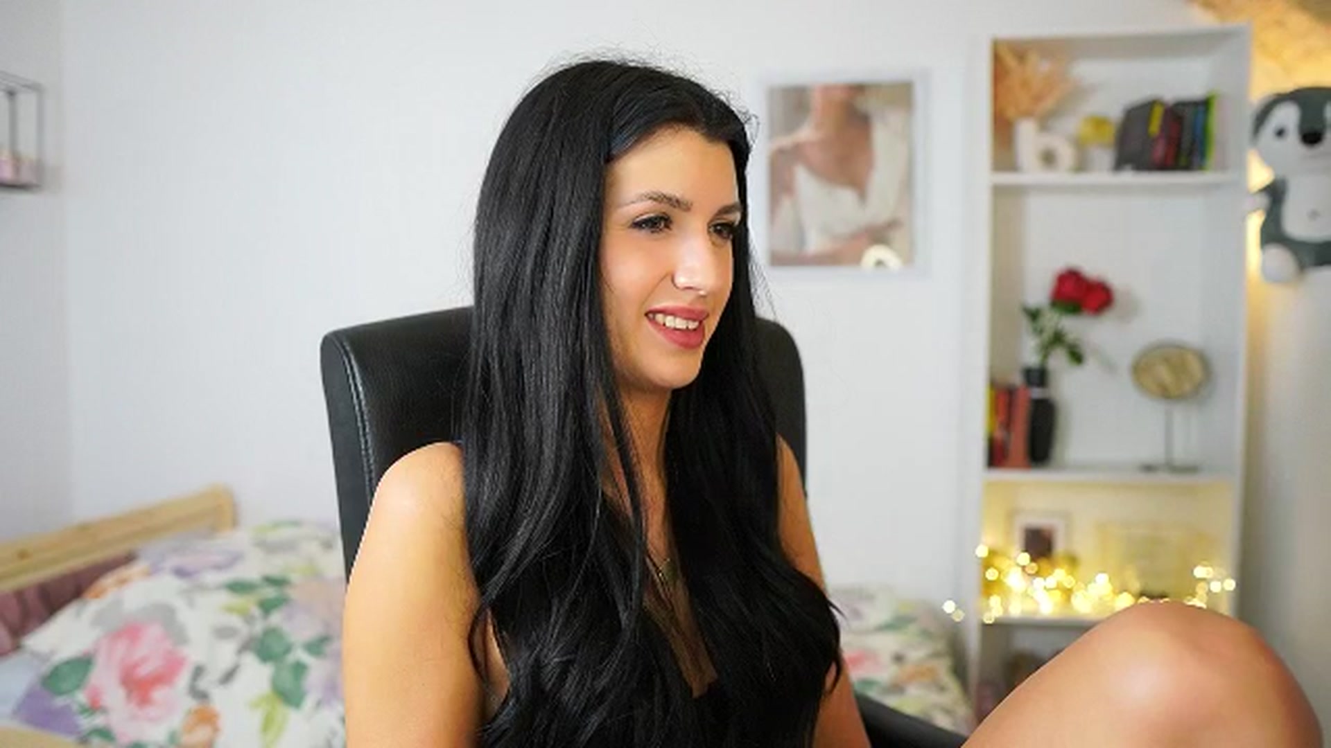 Gallery image thumbnail from Julia_Roca's myfreecams stream on, 05/03/2024, 15:56 image 6 of 20