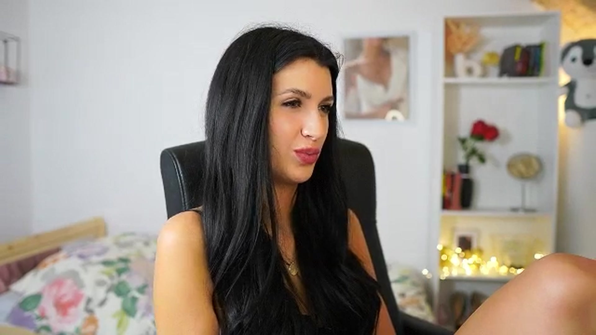 Gallery image thumbnail from Julia_Roca's myfreecams stream on, 05/03/2024, 15:56 image 12 of 20