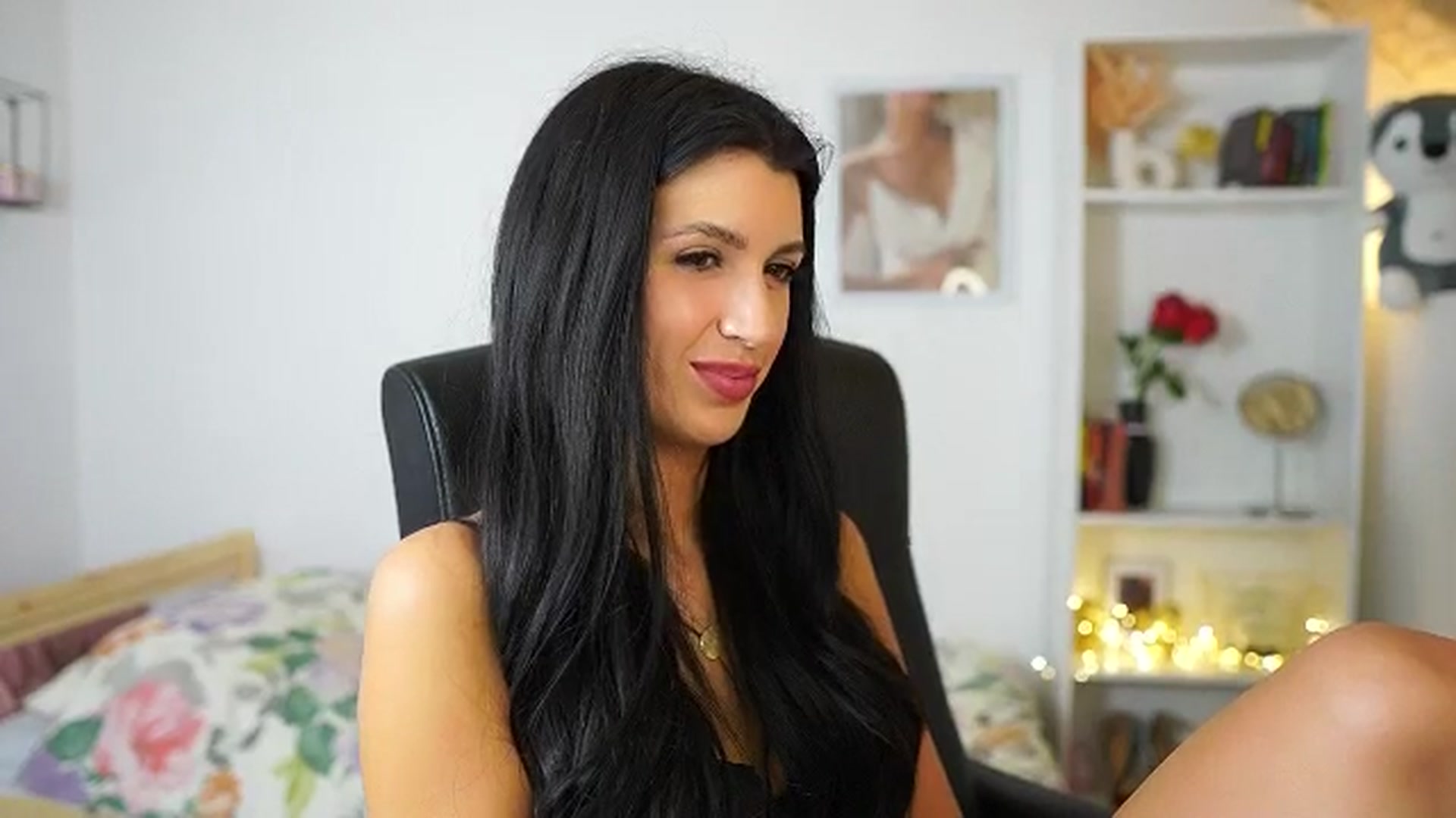 Gallery image thumbnail from Julia_Roca's myfreecams stream on, 05/03/2024, 15:56 image 13 of 20
