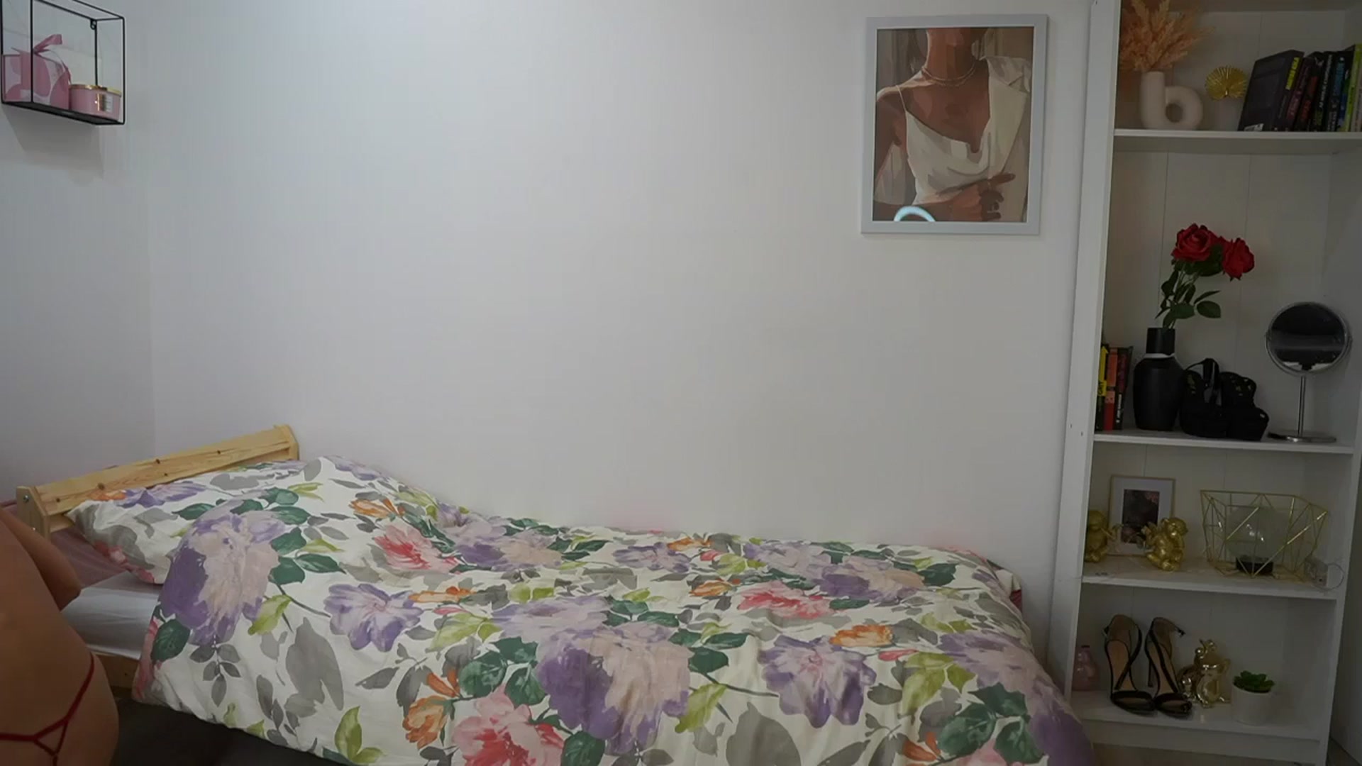 Gallery image thumbnail from Julia_Roca's myfreecams stream on, 05/09/2024, 17:37 image 4 of 20