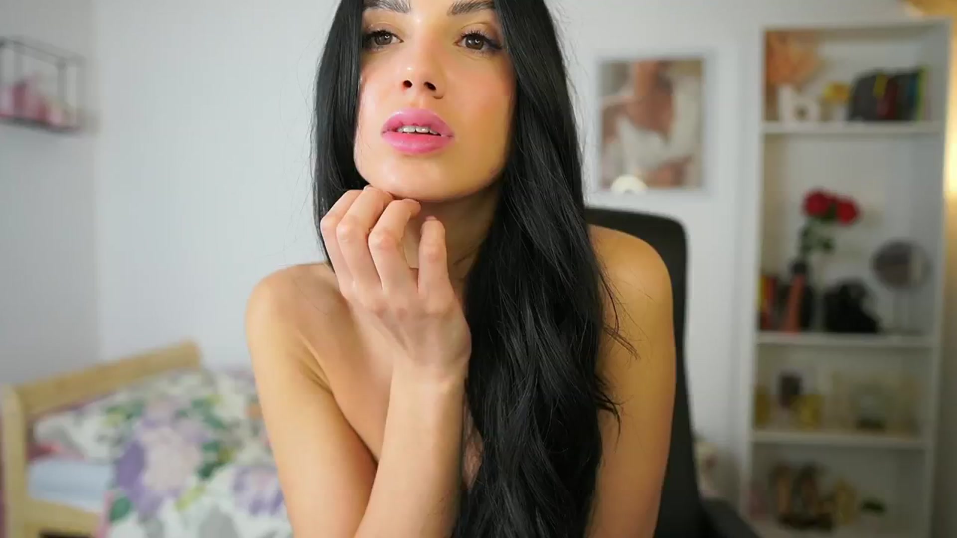 Gallery image thumbnail from Julia_Roca's myfreecams stream on, 05/11/2024, 08:56 image 14 of 20
