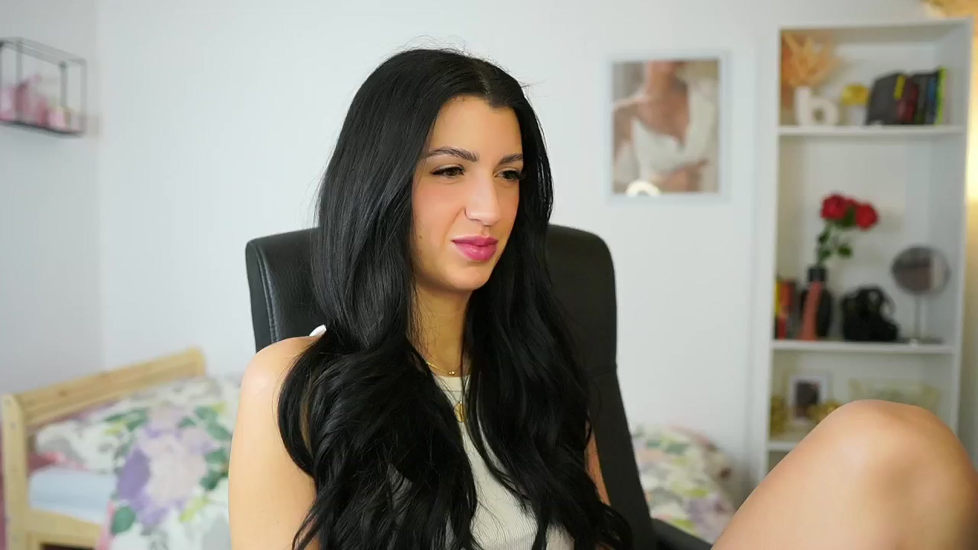 Gallery image thumbnail from Julia_Roca's myfreecams stream on, 05/11/2024, 08:56 image 1 of 20