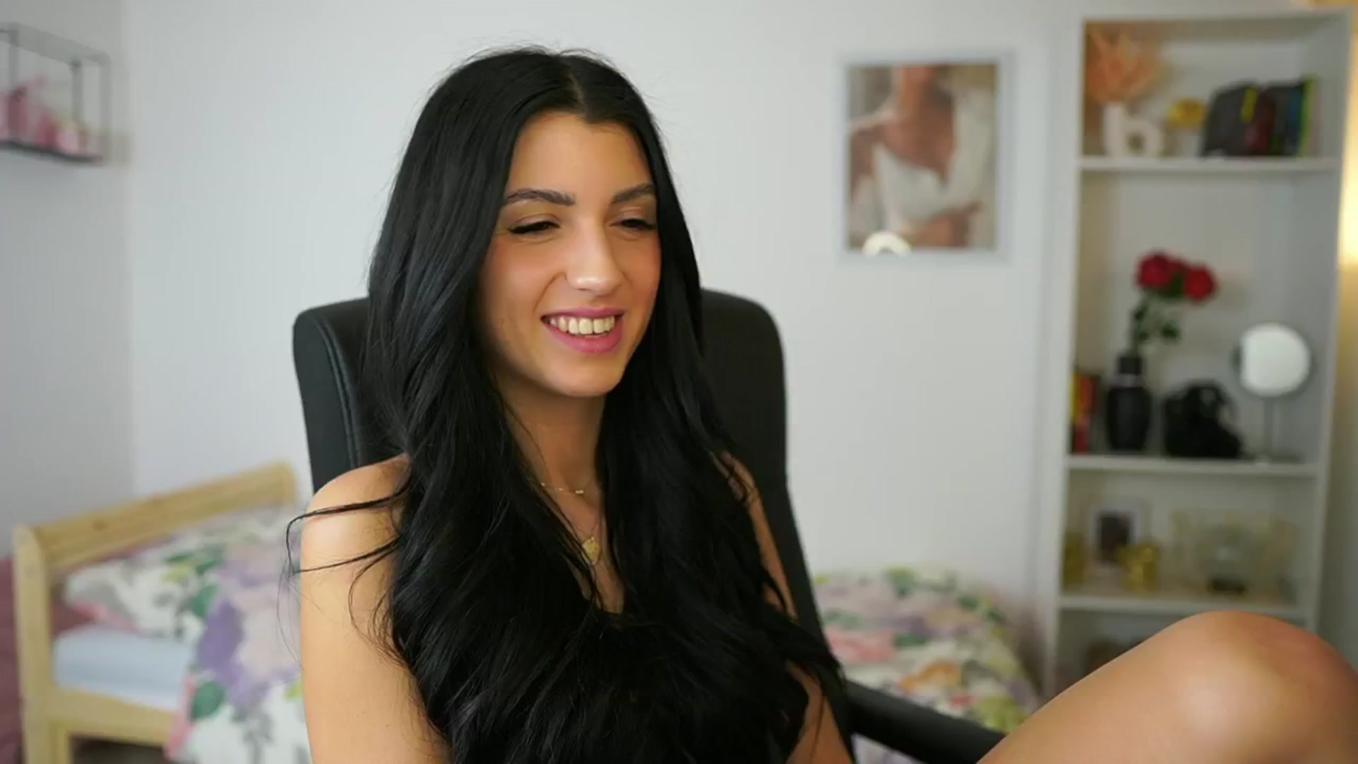Gallery image thumbnail from Julia_Roca's myfreecams stream on, 05/11/2024, 10:21 image 17 of 20