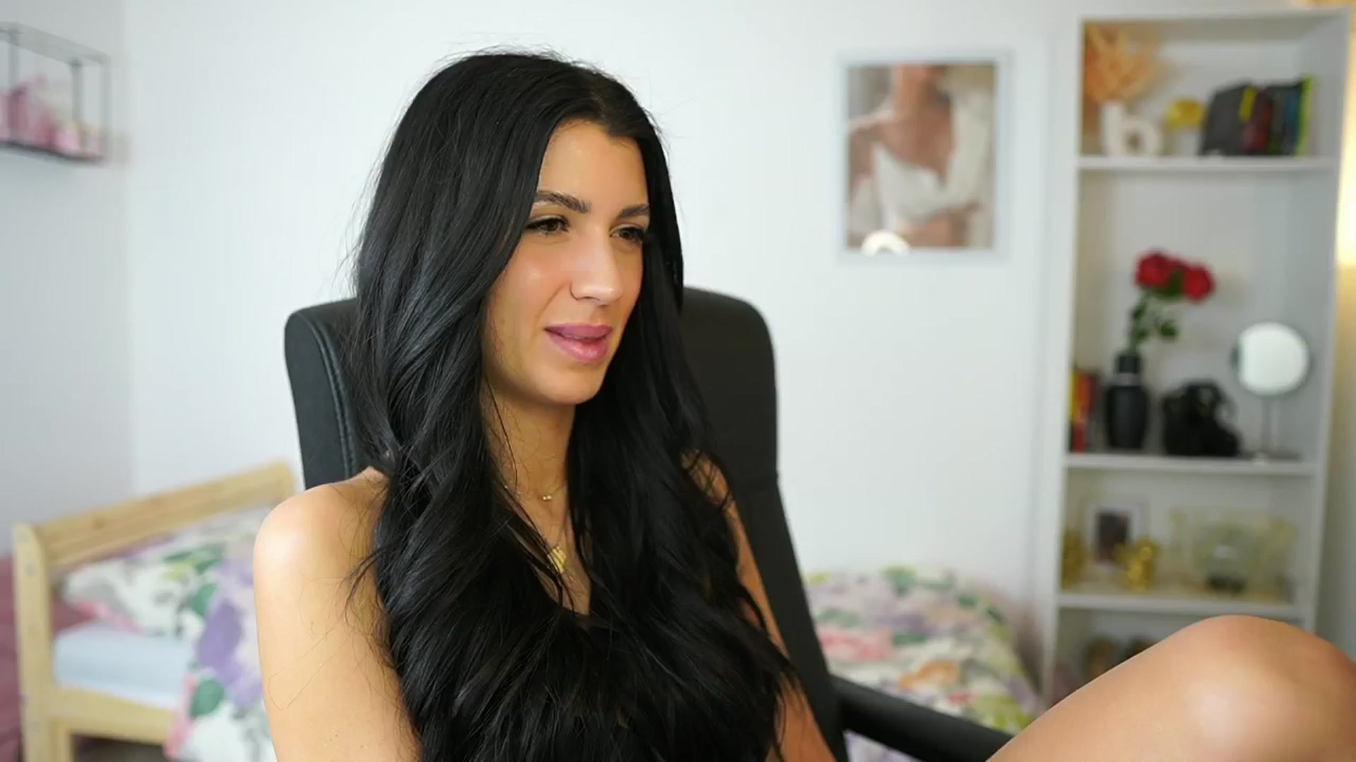 Gallery image thumbnail from Julia_Roca's myfreecams stream on, 05/11/2024, 10:21 image 18 of 20