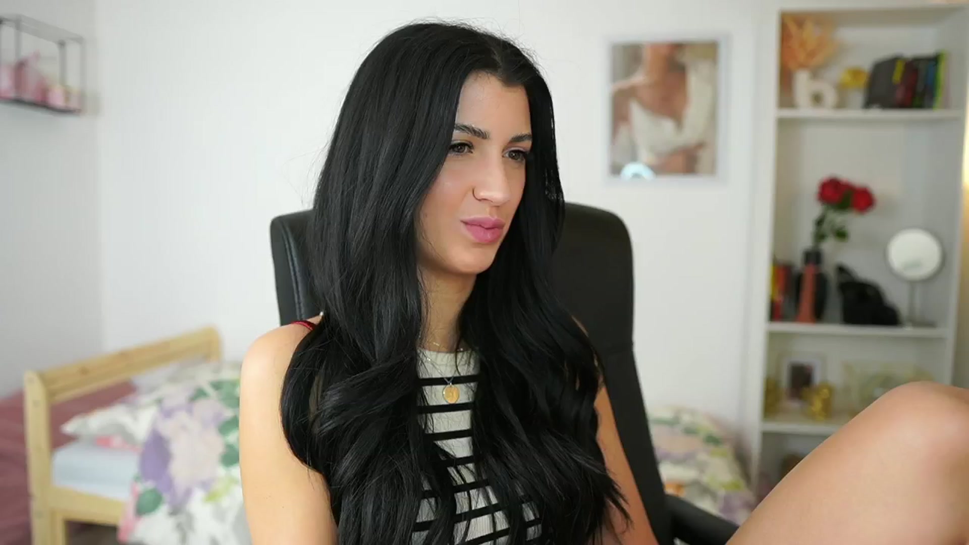 Gallery image thumbnail from Julia_Roca's myfreecams stream on, 05/12/2024, 13:28 image 10 of 20