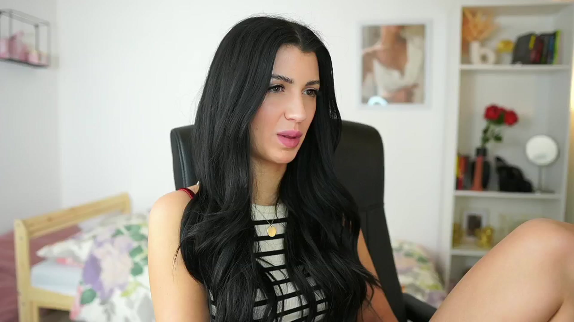 Gallery image thumbnail from Julia_Roca's myfreecams stream on, 05/12/2024, 13:28 image 7 of 20
