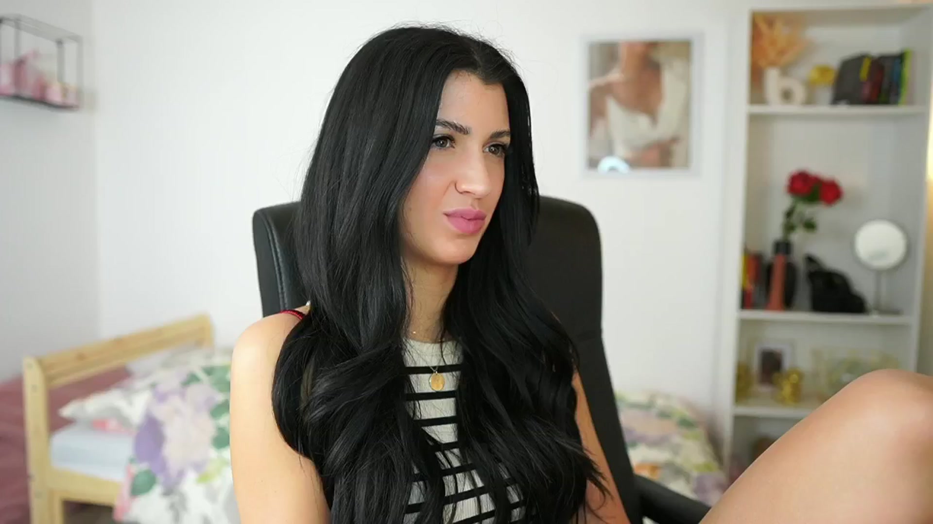 Gallery image thumbnail from Julia_Roca's myfreecams stream on, 05/12/2024, 13:28 image 11 of 20
