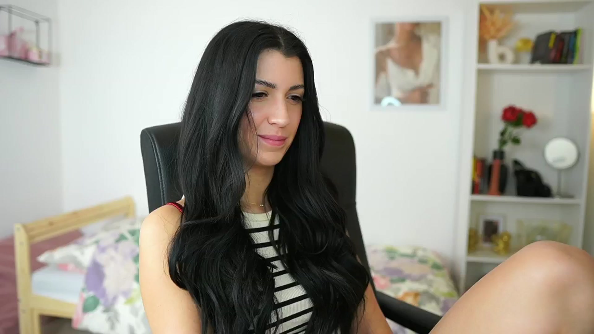 Gallery image thumbnail from Julia_Roca's myfreecams stream on, 05/12/2024, 14:47 image 2 of 20
