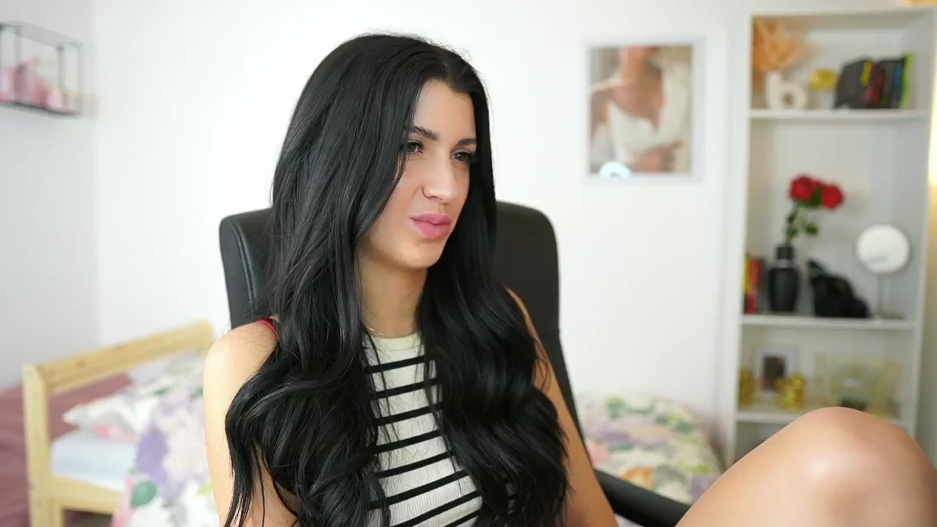 Gallery image thumbnail from Julia_Roca's myfreecams stream on, 05/12/2024, 16:21 image 5 of 20