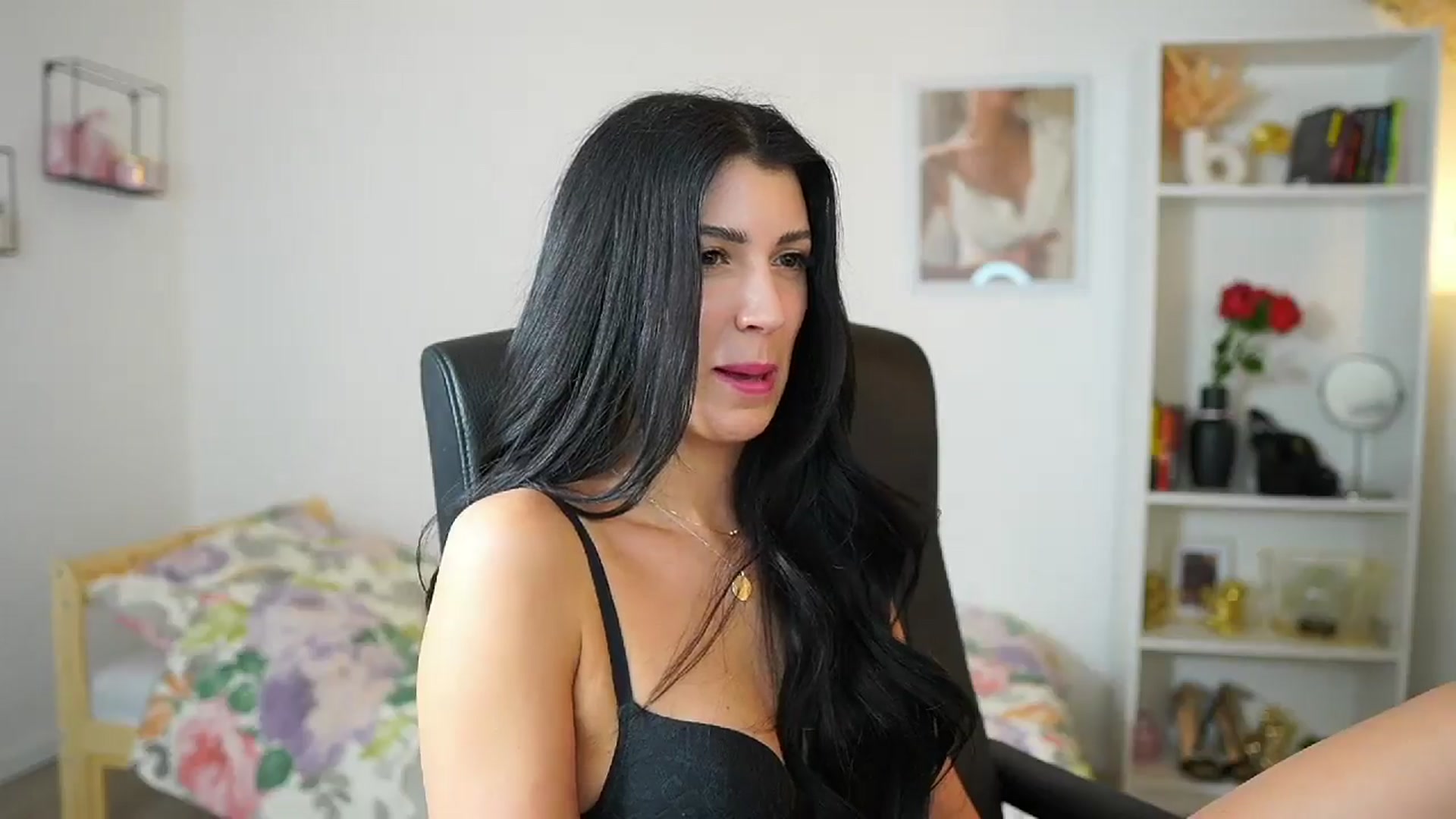 Gallery image thumbnail from Julia_Roca's myfreecams stream on, 05/14/2024, 14:40 image 3 of 20