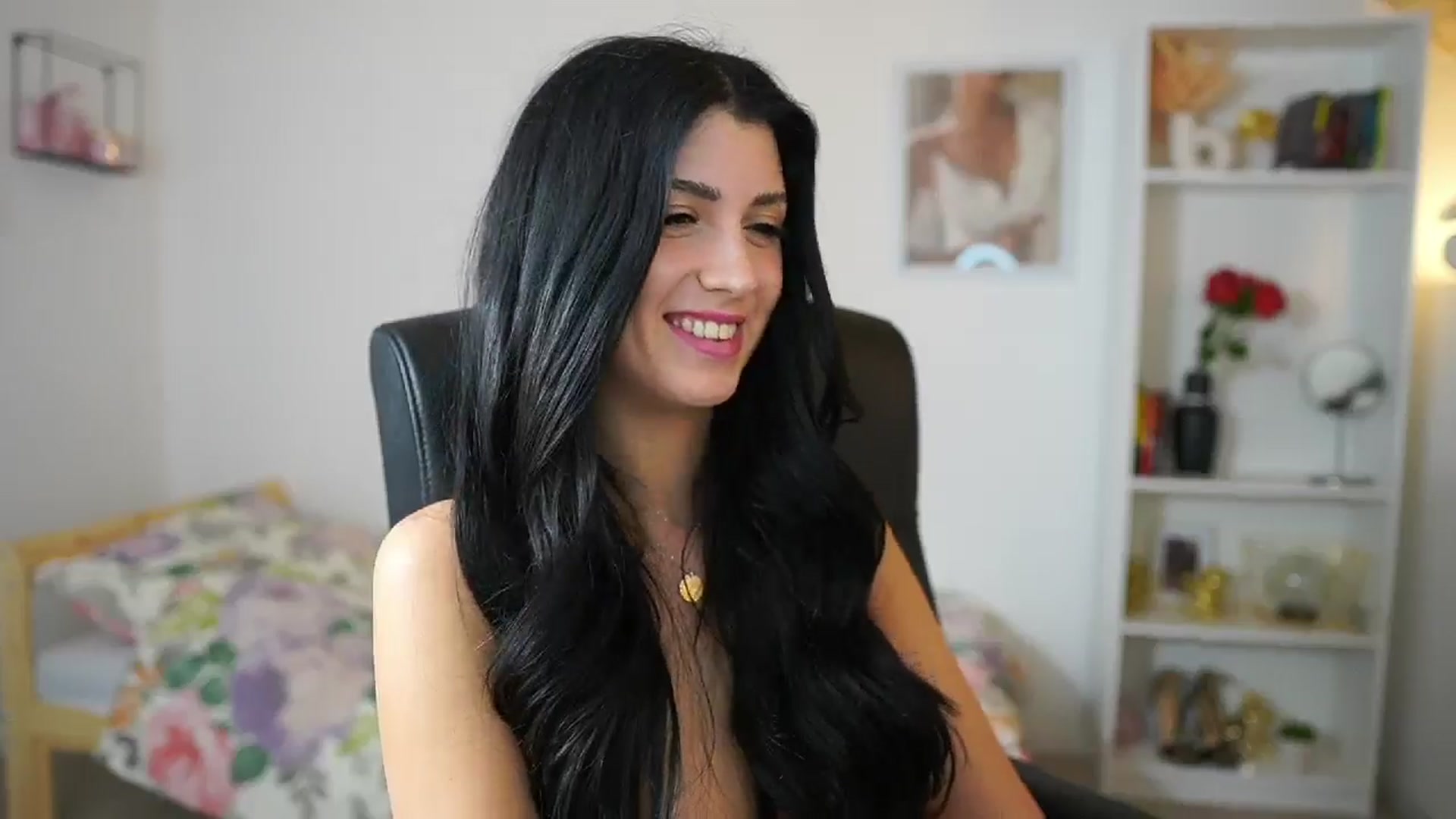 Gallery image thumbnail from Julia_Roca's myfreecams stream on, 05/14/2024, 17:52 image 5 of 20