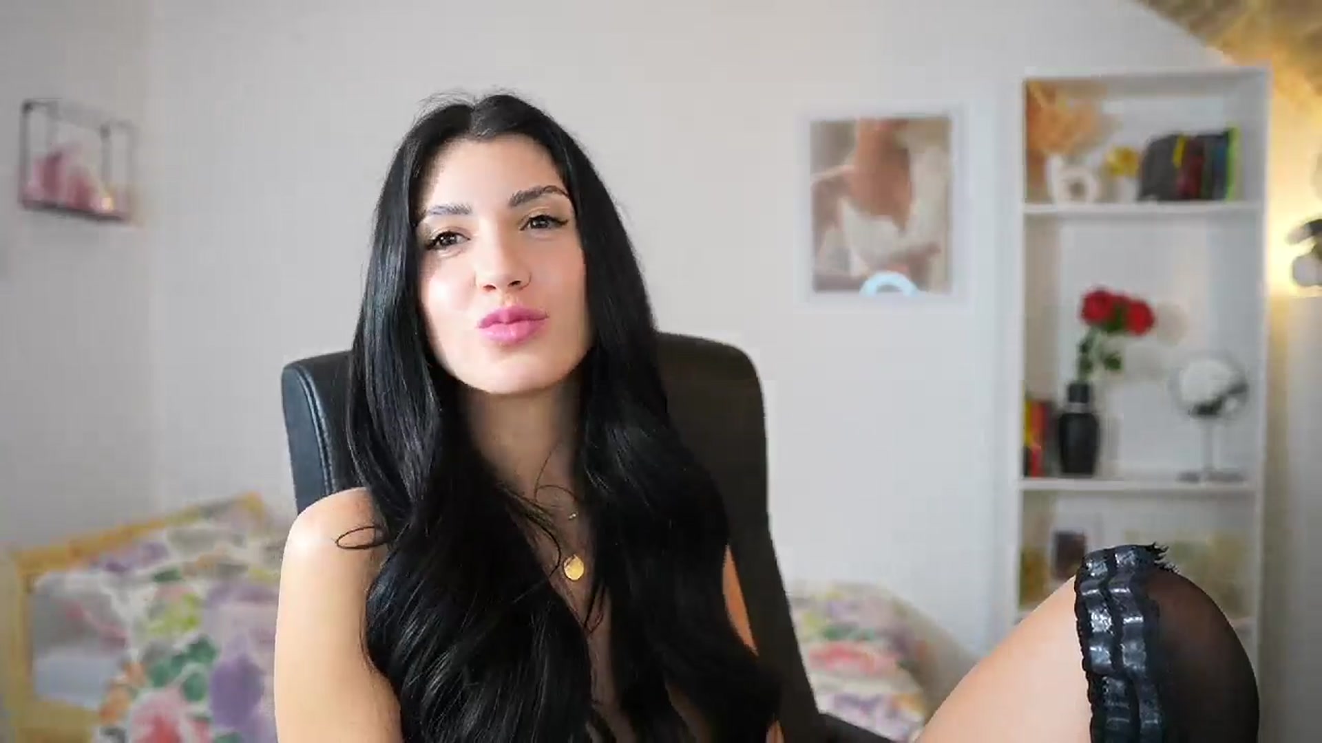 Gallery image thumbnail from Julia_Roca's myfreecams stream on, 05/14/2024, 18:12 image 10 of 20