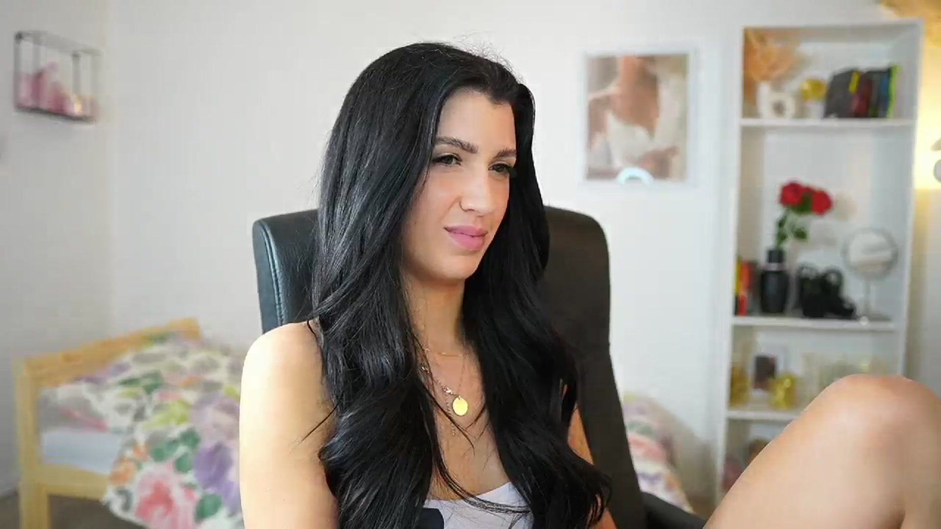 Gallery image thumbnail from Julia_Roca's myfreecams stream on, 05/15/2024, 15:15 image 5 of 20