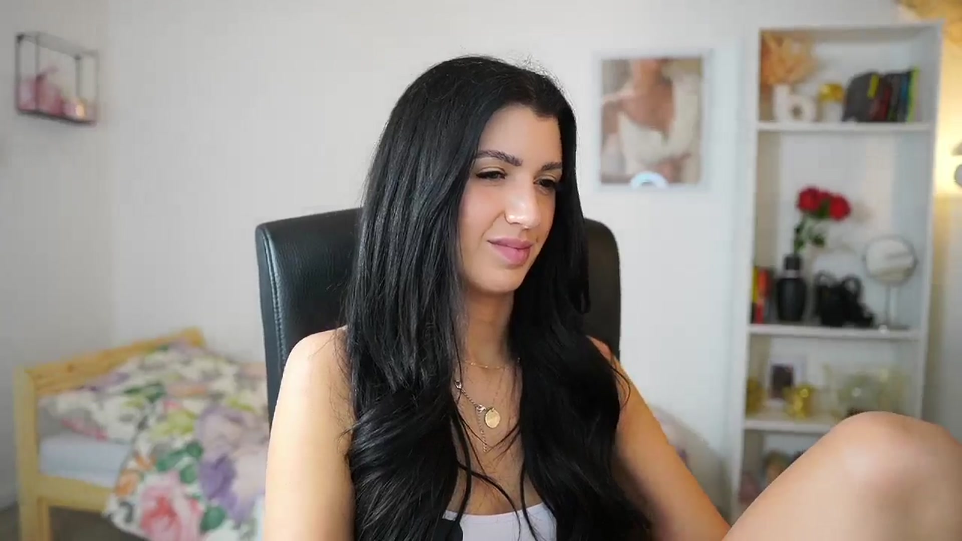 Gallery image thumbnail from Julia_Roca's myfreecams stream on, 05/15/2024, 15:15 image 3 of 20