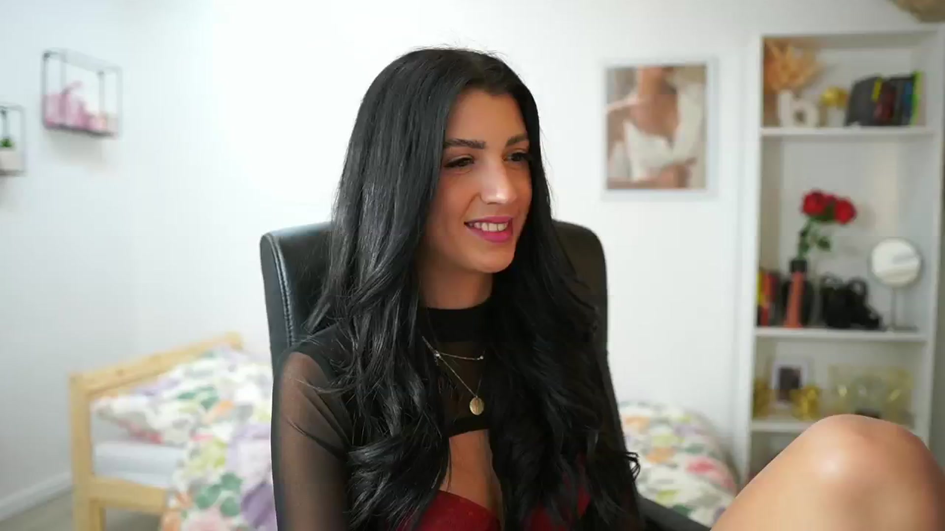 Gallery image thumbnail from Julia_Roca's myfreecams stream on, 05/17/2024, 14:23 image 6 of 20