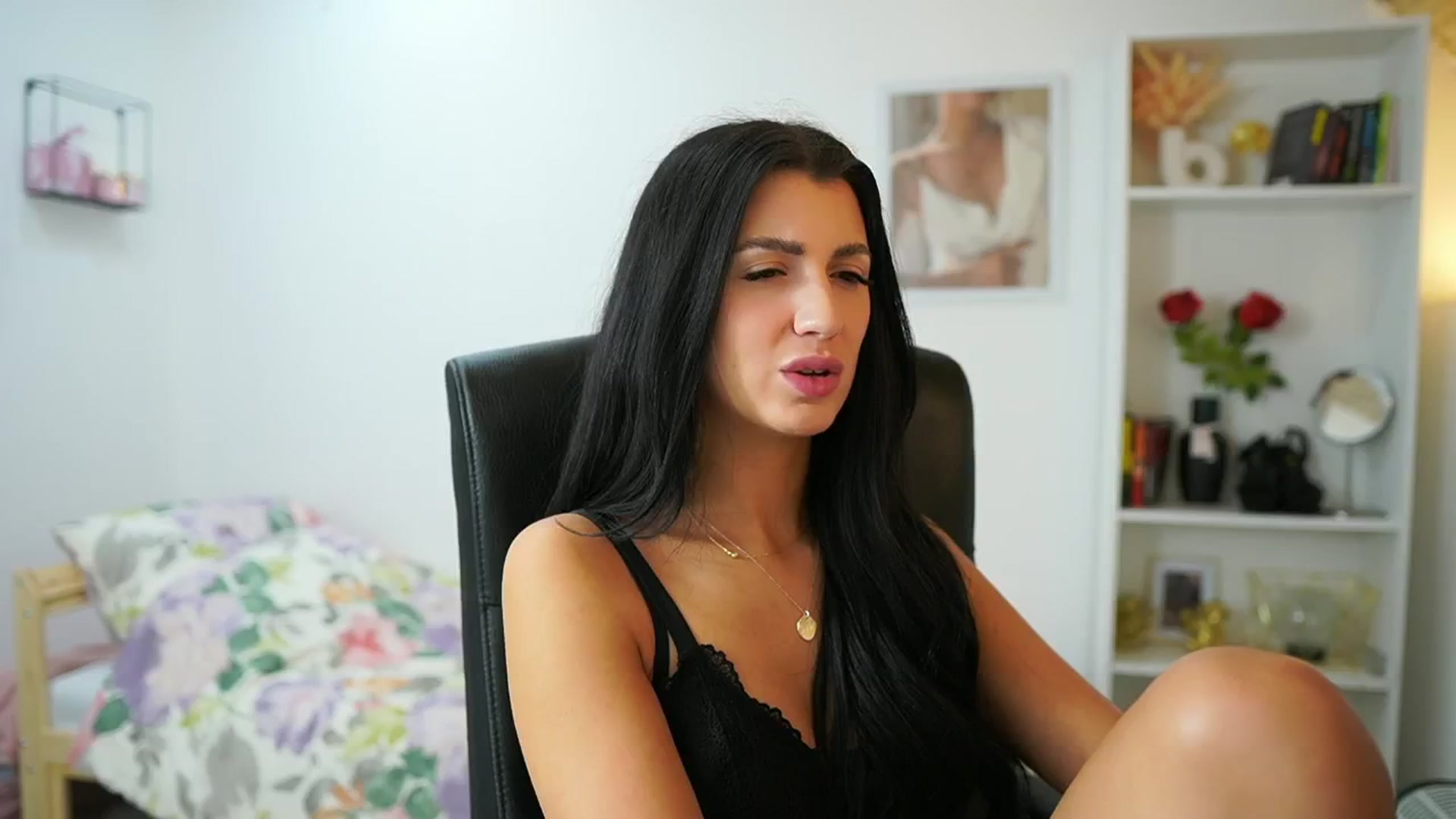 Gallery image thumbnail from Julia_Roca's myfreecams stream on, 05/23/2024, 18:54 image 7 of 20