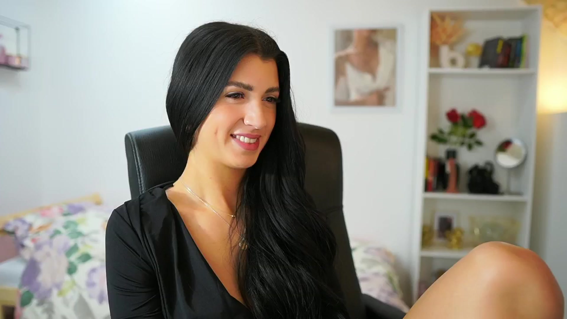Gallery image thumbnail from Julia_Roca's myfreecams stream on, 05/25/2024, 09:53 image 11 of 20