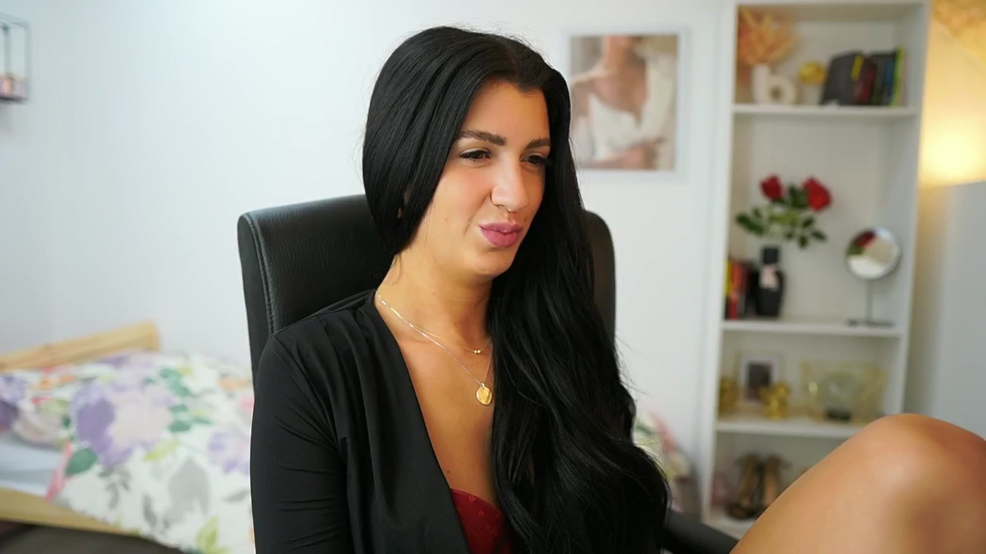 Gallery image thumbnail from Julia_Roca's myfreecams stream on, 05/25/2024, 15:49 image 3 of 20