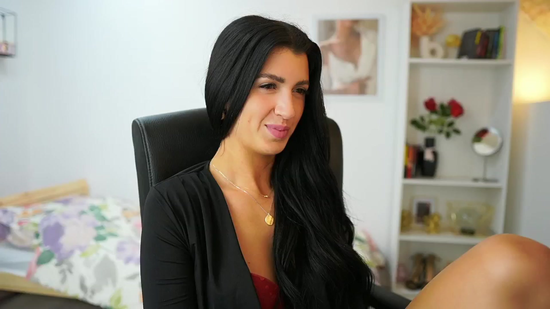 Gallery image thumbnail from Julia_Roca's myfreecams stream on, 05/25/2024, 15:49 image 2 of 20