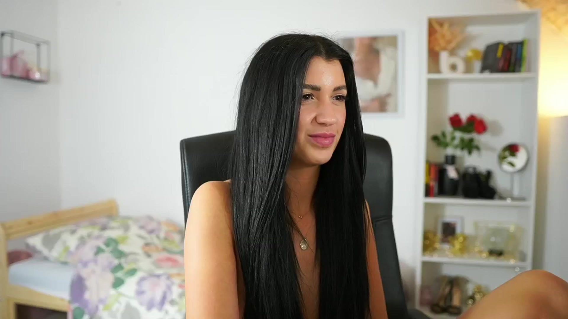 Gallery image thumbnail from Julia_Roca's myfreecams stream on, 05/26/2024, 16:11 image 14 of 20