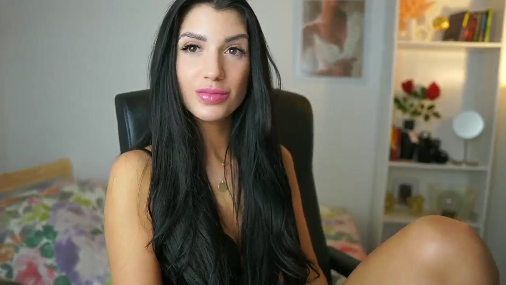 Gallery image thumbnail from Julia_Roca's myfreecams stream on, 05/31/2024, 16:00 image 6 of 20
