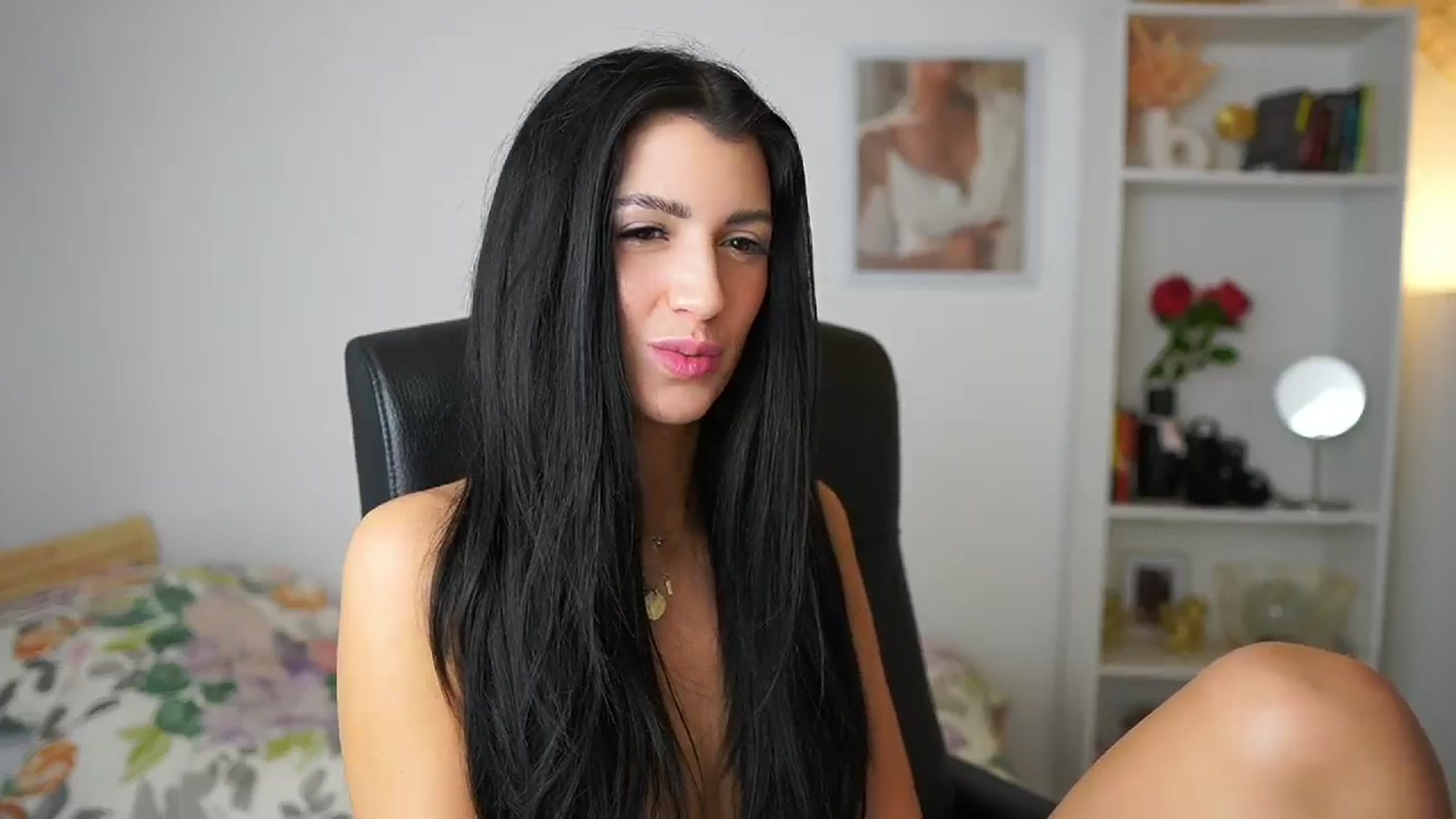 Gallery image thumbnail from Julia_Roca's myfreecams stream on, 06/01/2024, 11:24 image 14 of 20