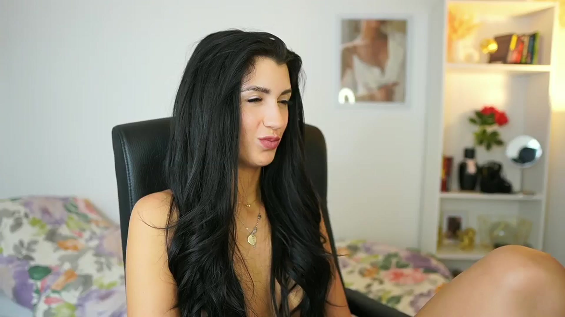 Gallery image thumbnail from Julia_Roca's myfreecams stream on, 06/13/2024, 17:23 image 3 of 20
