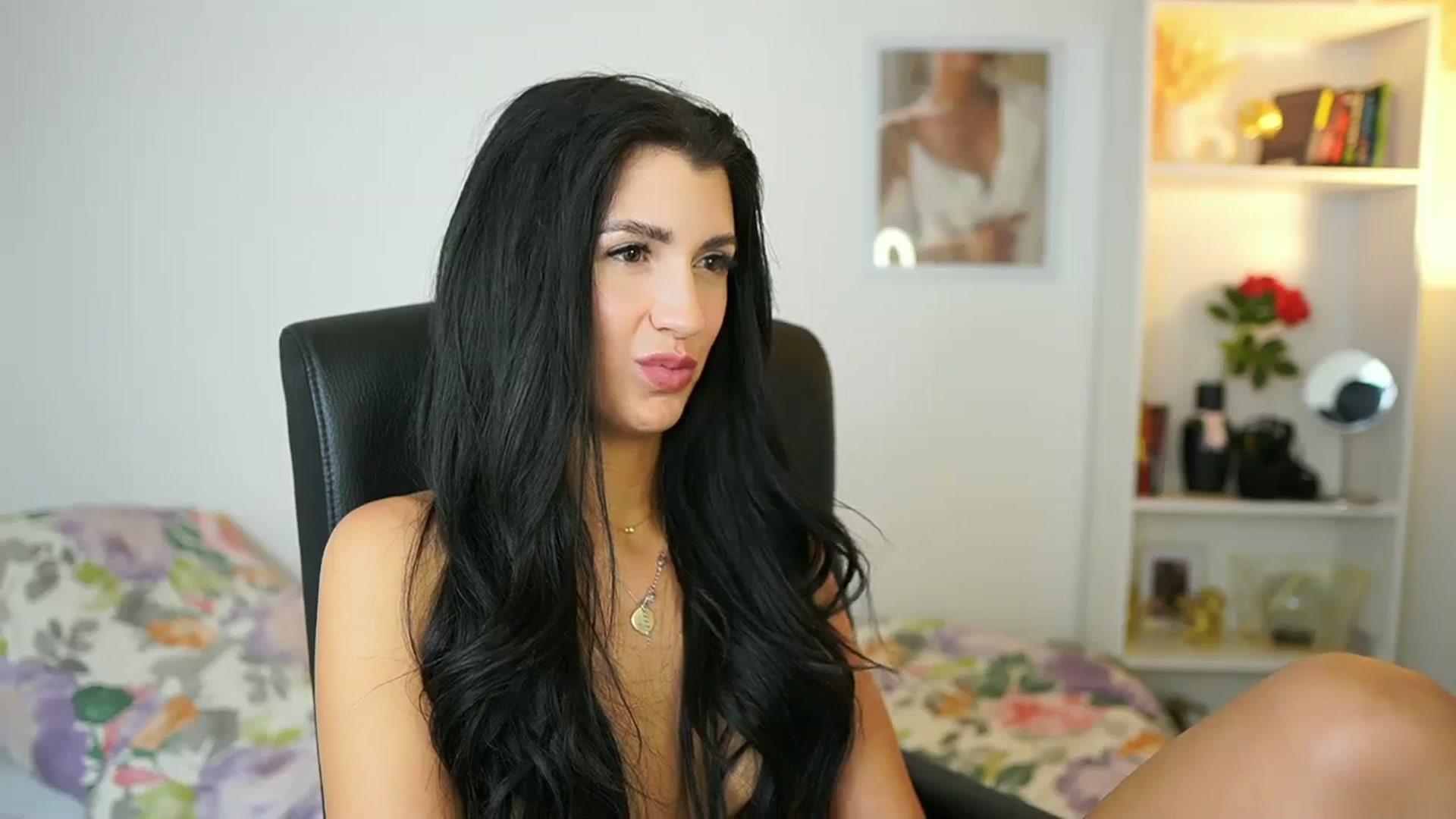 Gallery image thumbnail from Julia_Roca's myfreecams stream on, 06/13/2024, 17:23 image 6 of 20