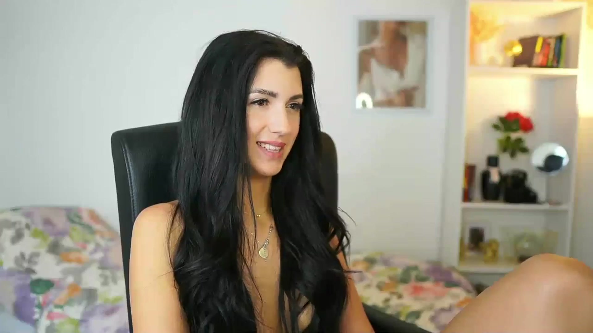 Gallery image thumbnail from Julia_Roca's myfreecams stream on, 06/13/2024, 17:23 image 7 of 20