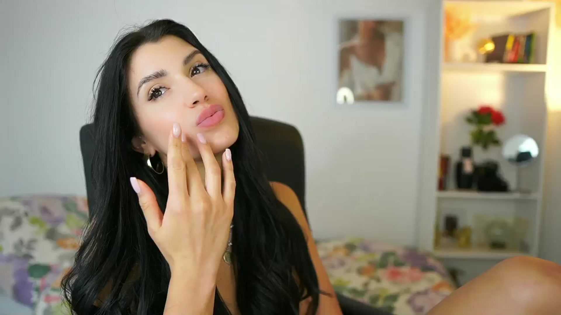 Gallery image thumbnail from Julia_Roca's myfreecams stream on, 06/13/2024, 17:23 image 19 of 20