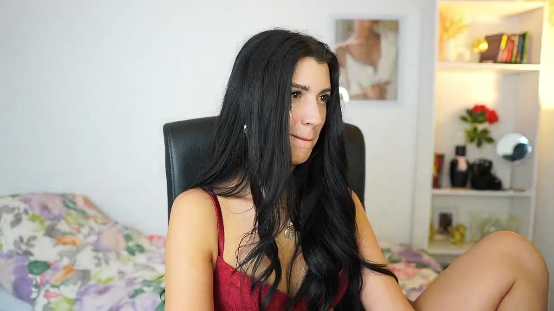 Gallery image thumbnail from Julia_Roca's myfreecams stream on, 06/13/2024, 18:00 image 14 of 20