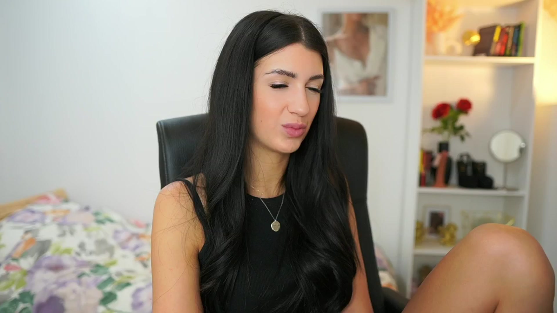 Gallery image thumbnail from Julia_Roca's myfreecams stream on, 06/16/2024, 08:19 image 4 of 20
