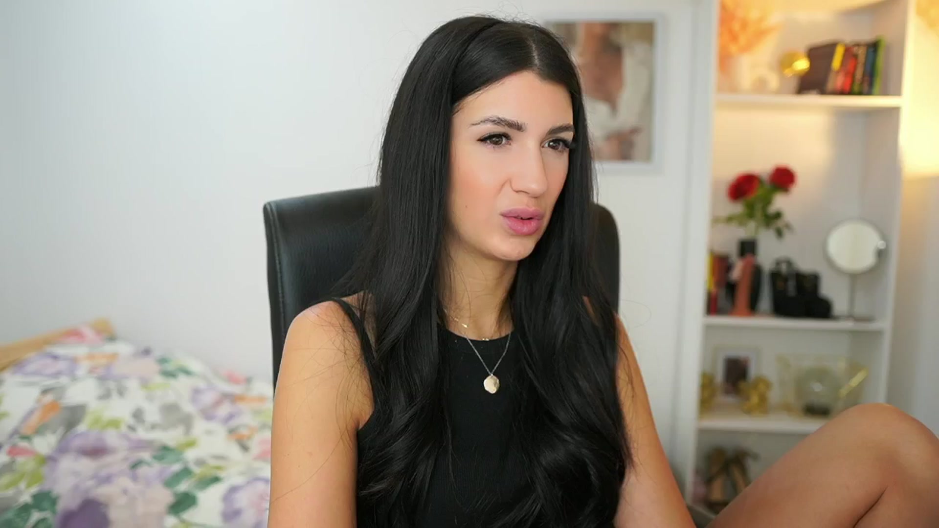 Gallery image thumbnail from Julia_Roca's myfreecams stream on, 06/16/2024, 08:19 image 2 of 20