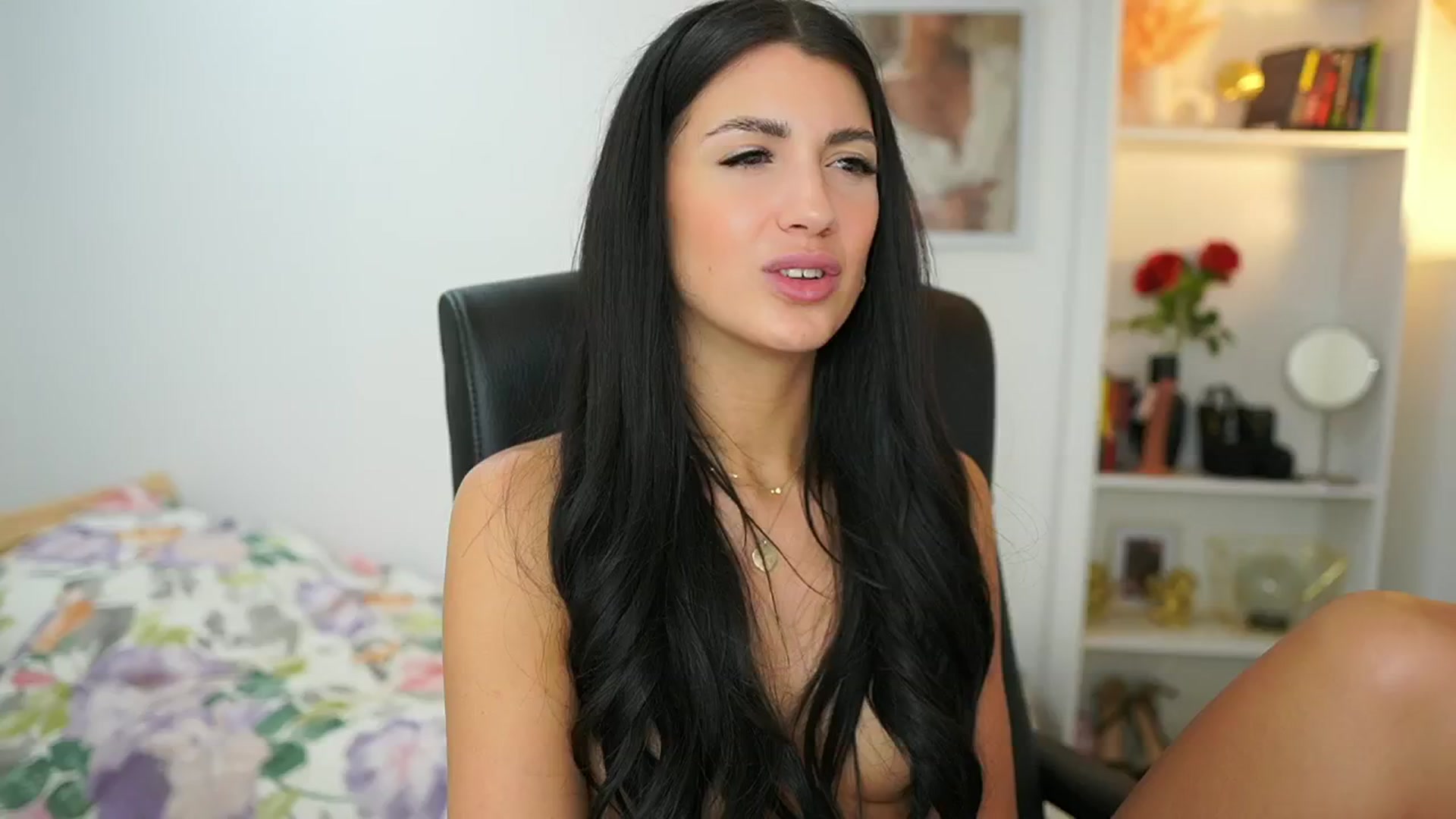Gallery image thumbnail from Julia_Roca's myfreecams stream on, 06/16/2024, 08:46 image 18 of 20